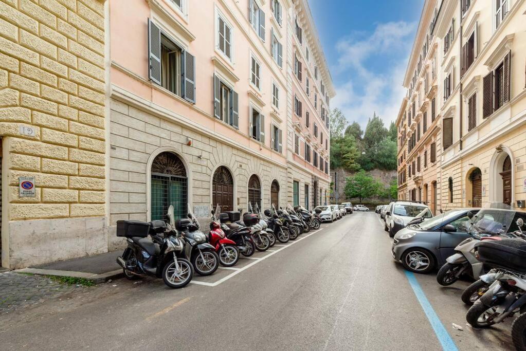 Colosseum 10Steps Away, Marco Aurelio Luxury House ローマ エクステリア 写真
