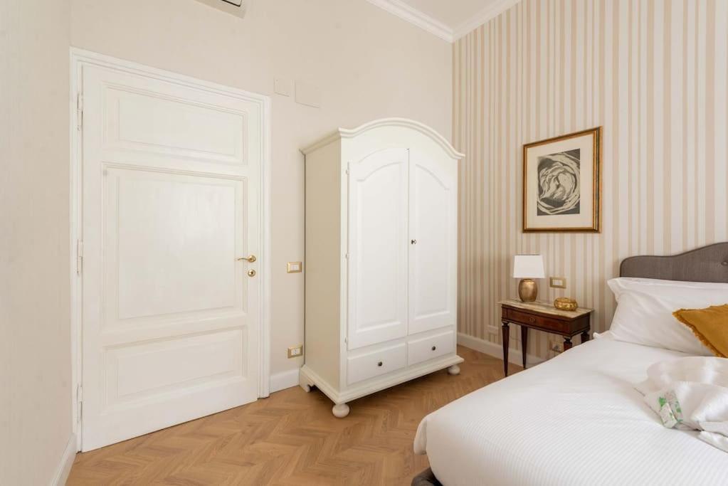 Colosseum 10Steps Away, Marco Aurelio Luxury House ローマ エクステリア 写真
